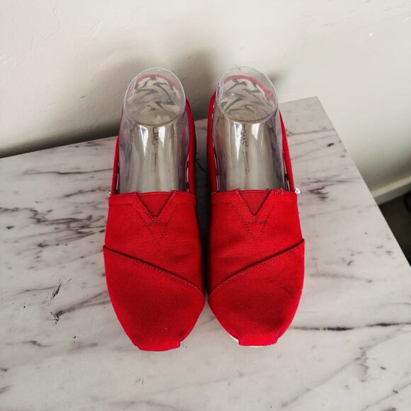 TOMS red Slip On Alpargatas Women’s Size 7 - Picture 3 of 9